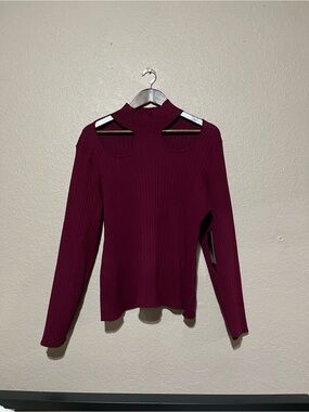 BOLD elements Ribbed Cutout Mock Neck Top in Burgundy